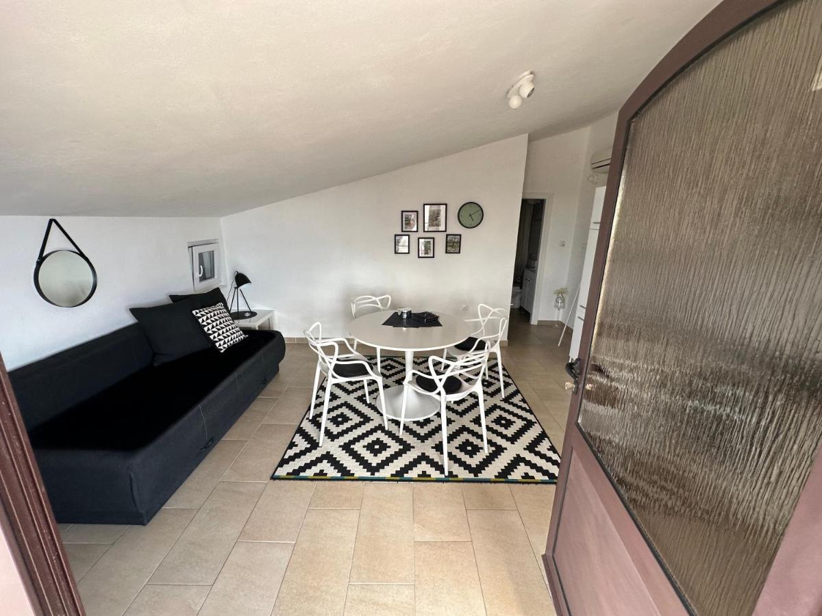 Villa Lorenta Apartments Примоштен Екстер'єр фото